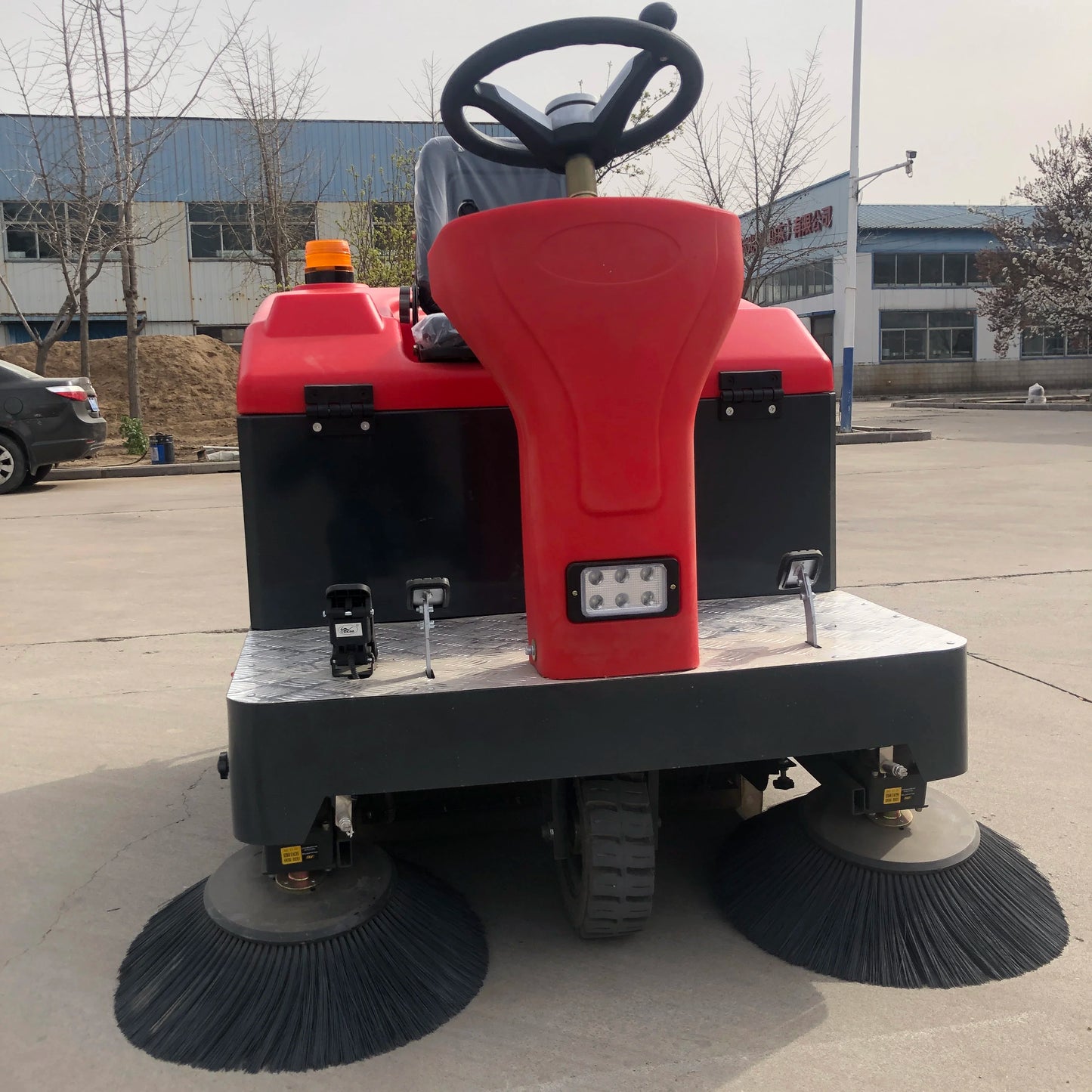China Factory Electric Battery Ride On Floor Sweeper Four Wheel Steering Road Cleaning Machine