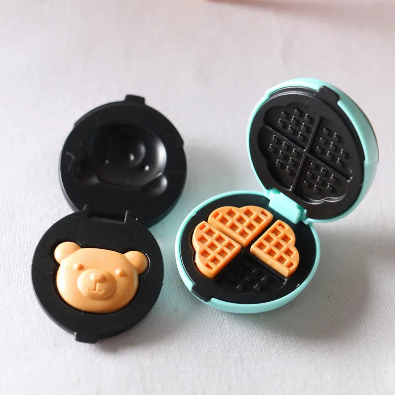 Dollhouse Kitchen Mini Toaster Waffle Miniature Items Bear Cookie Biscuits Food Electric Oven Girls Toys Dolls House Accessories